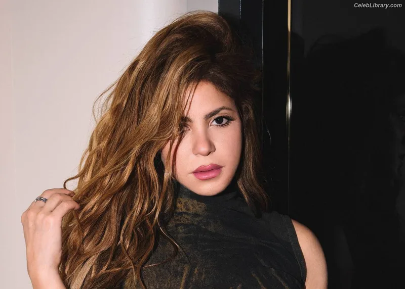 Shakira photo 21 of 1543