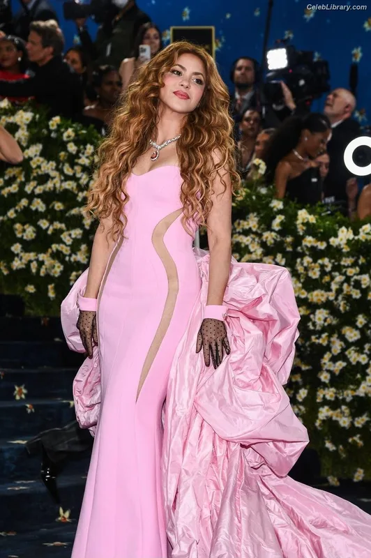 Shakira photo 23 of 1543