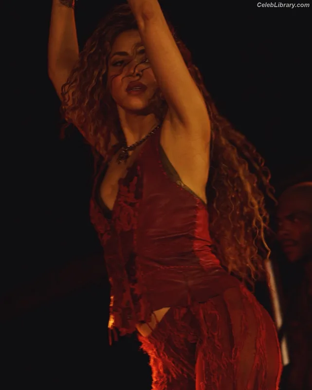 Shakira photo 5 of 1543