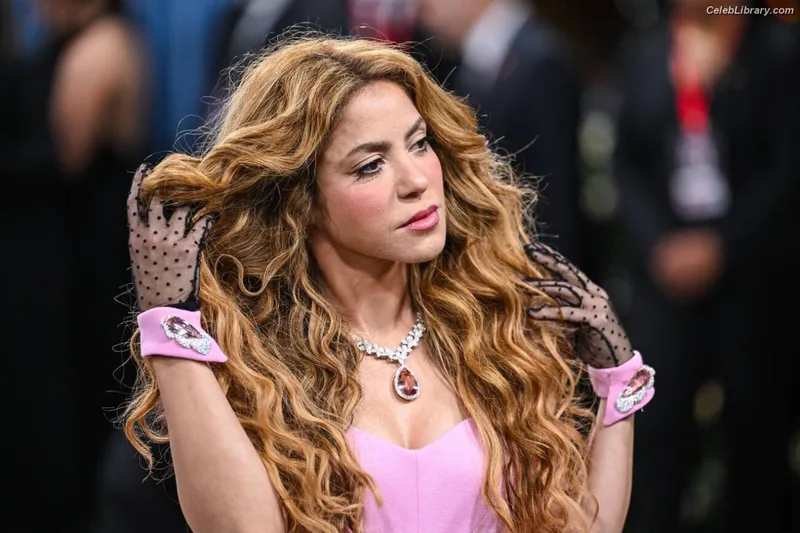 Shakira photo 18 of 1543