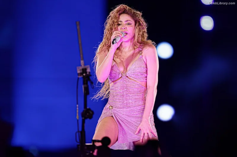 Shakira photo 21 of 1543