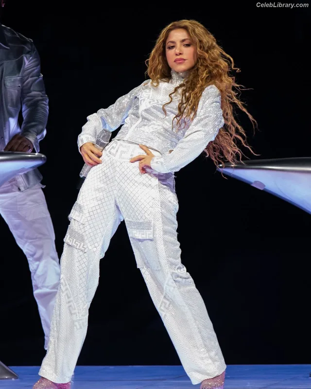 Shakira photo 15 of 1543