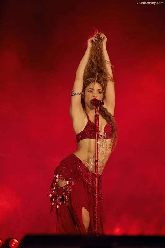Shakira photo 3 of 1543