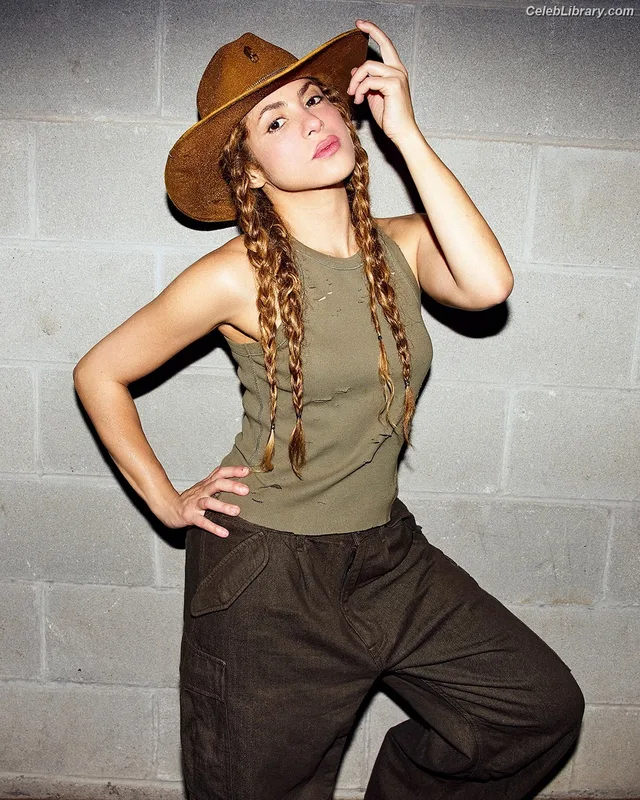 Shakira photo 6 of 1543