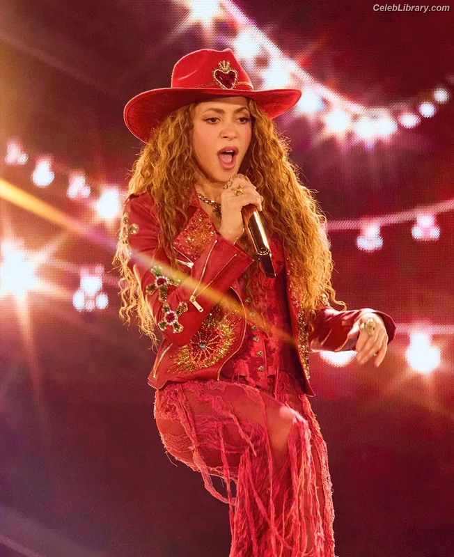 Shakira photo 15 of 1543