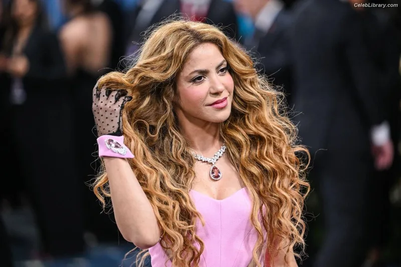 Shakira photo 18 of 1543