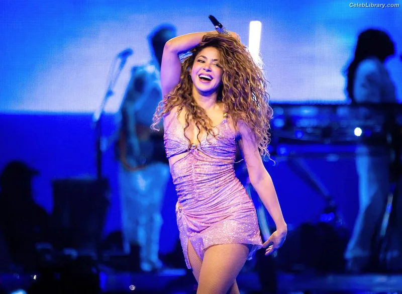 Shakira photo 19 of 1543