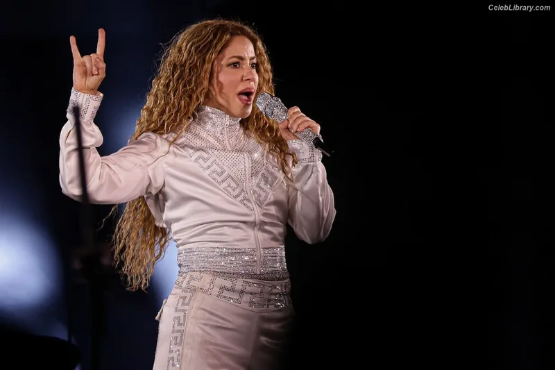 Shakira photo 19 of 1543