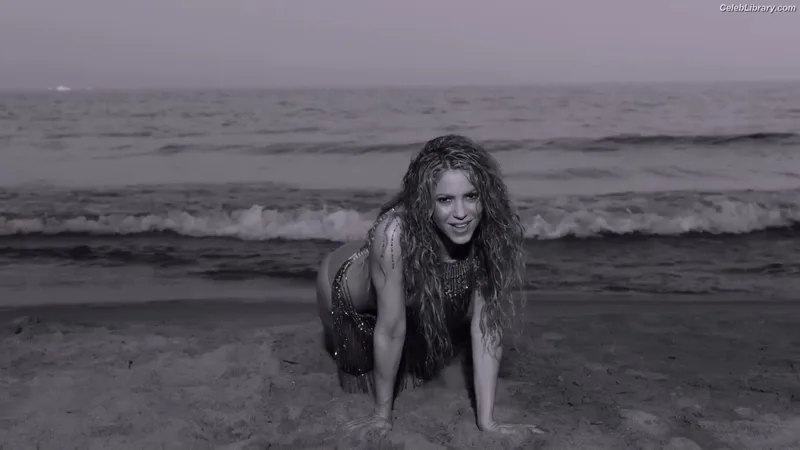 Shakira photo 9 of 1543