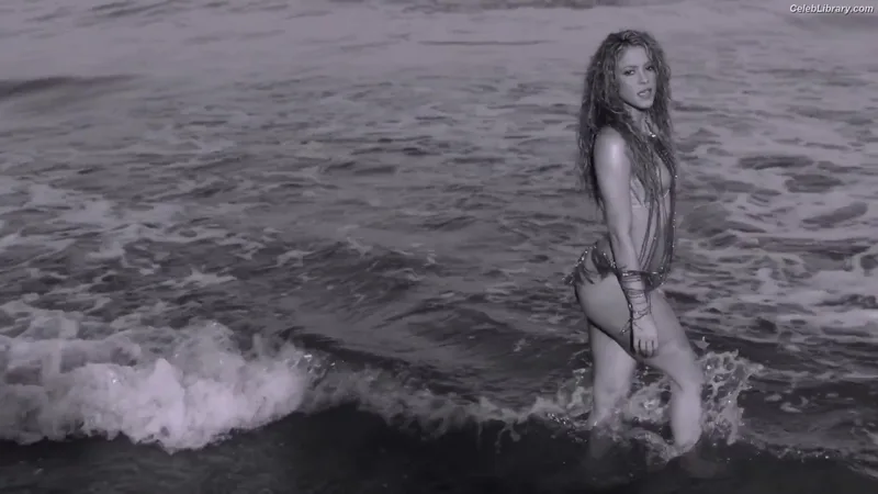 Shakira photo 11 of 1543