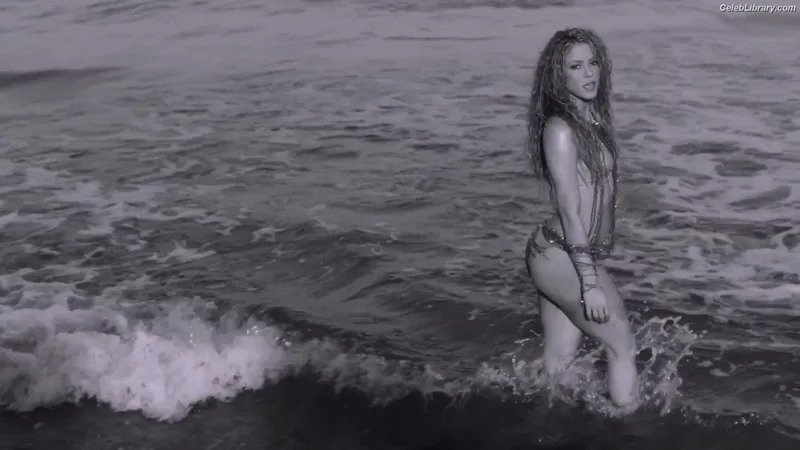 Shakira photo 12 of 1543