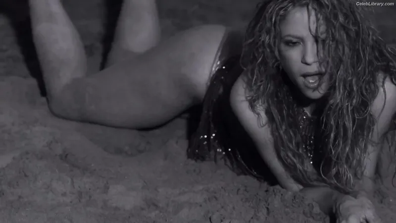 Shakira photo 15 of 1543