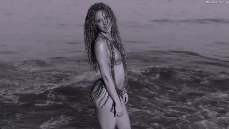 Shakira photo 16 of 1543