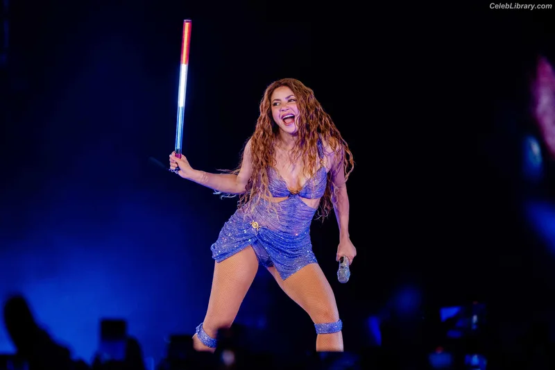 Shakira photo 24 of 1543