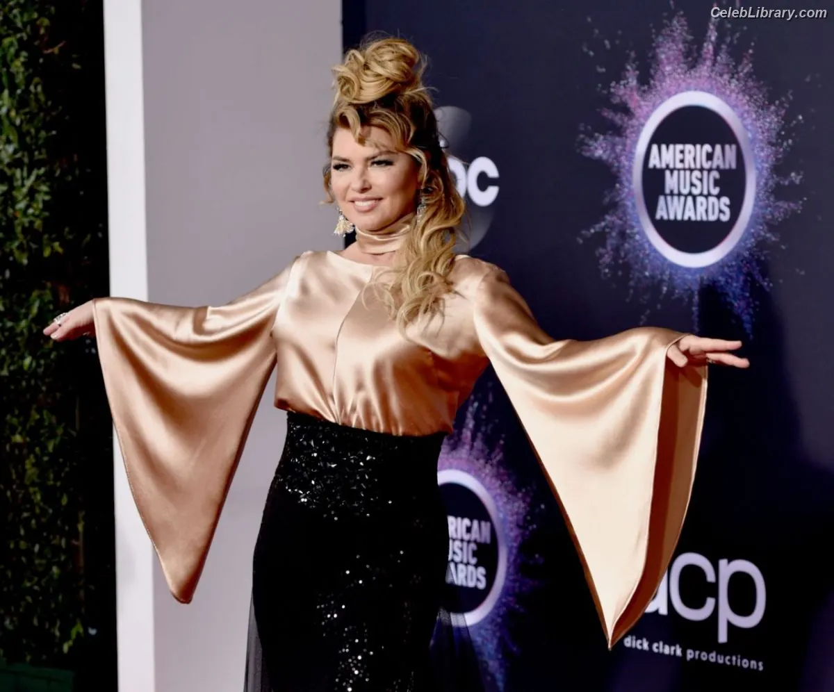 Shania Twain photo 2 of 135