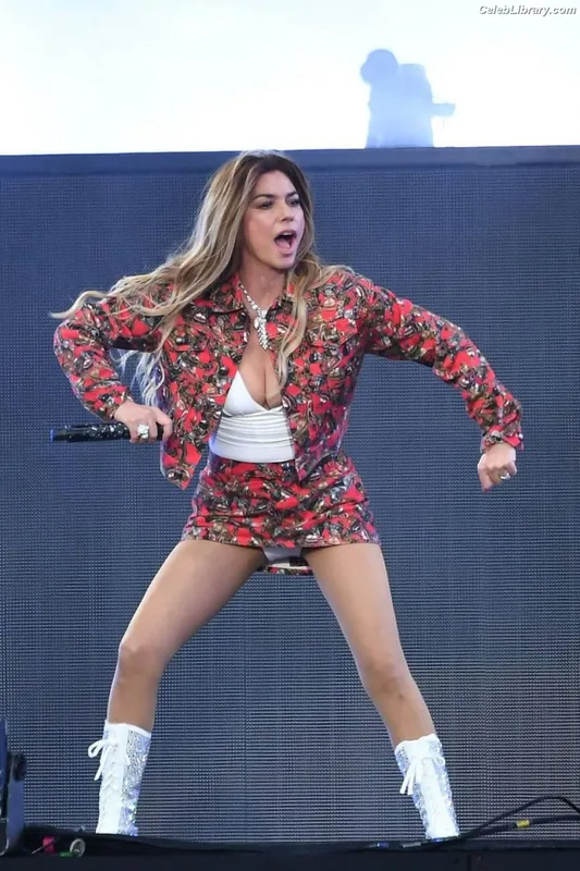 Shania Twain photo 4 of 134