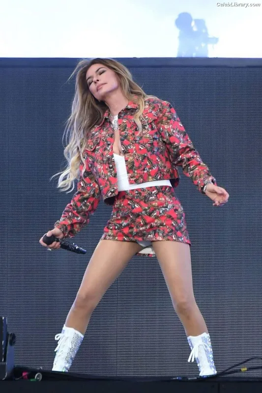 Shania Twain photo 7 of 134