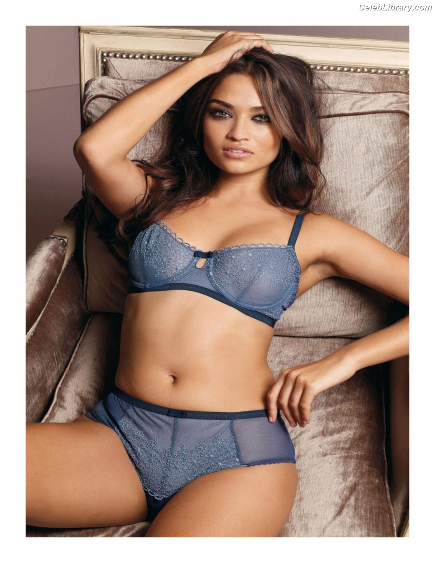 Shanina Shaik photo 4 of 220
