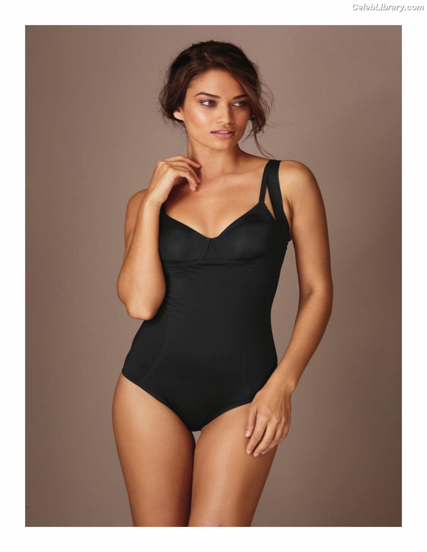 Shanina Shaik photo 8 of 220