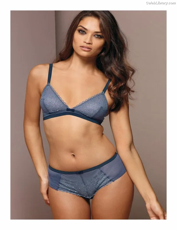 Shanina Shaik photo 7 of 220