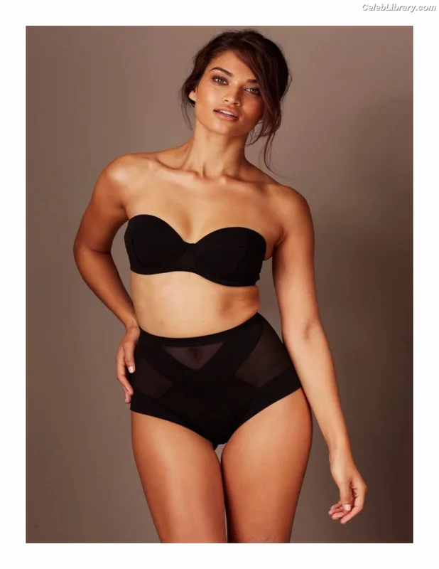 Shanina Shaik photo 8 of 220