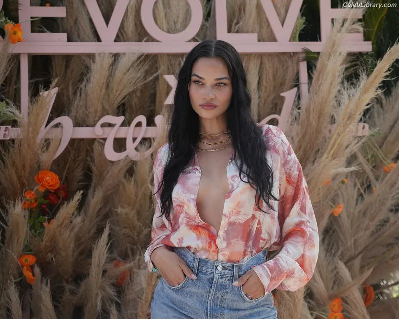 Shanina Shaik photo 12 of 220