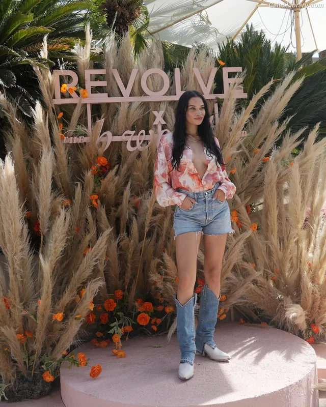 Shanina Shaik photo 15 of 220