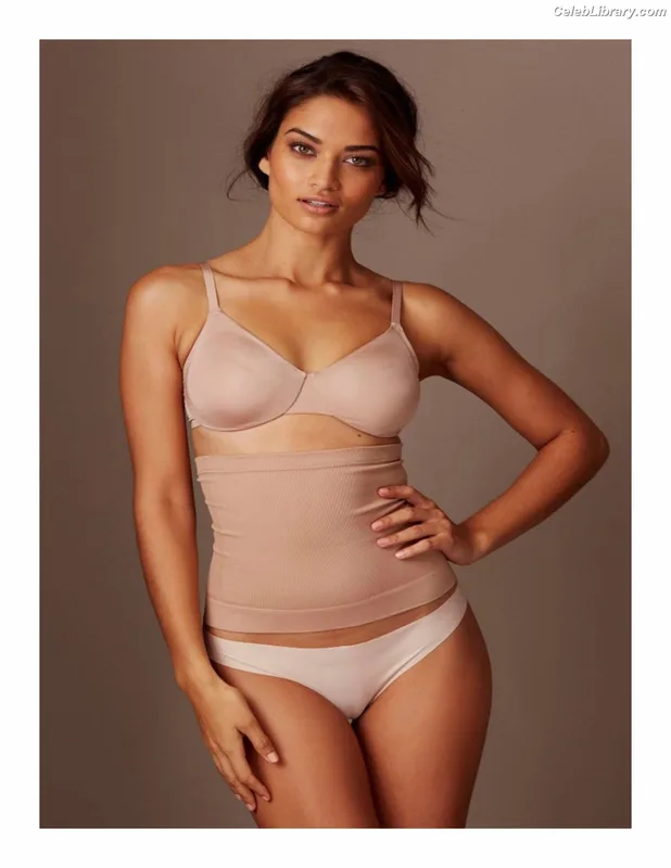 Shanina Shaik photo 3 of 220