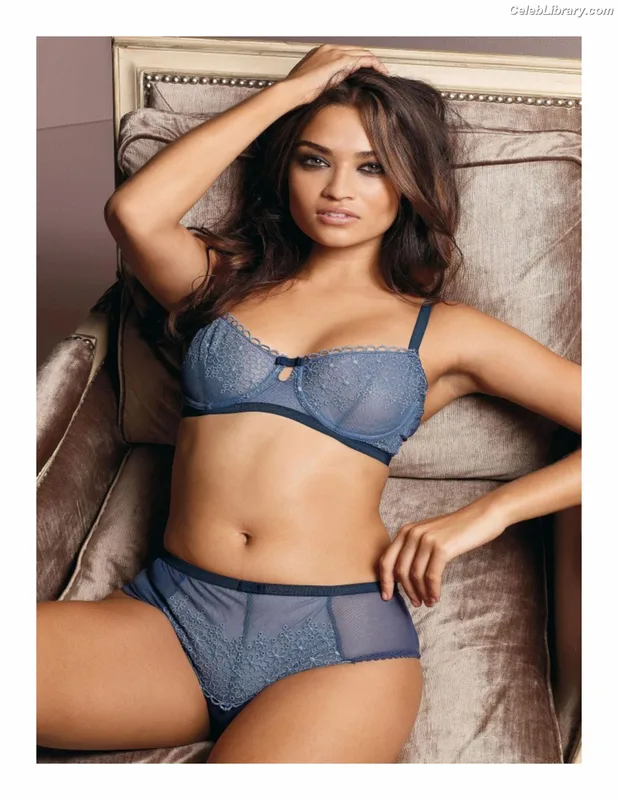 Shanina Shaik photo 4 of 220