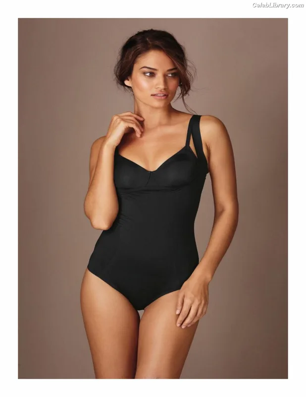 Shanina Shaik photo 8 of 220