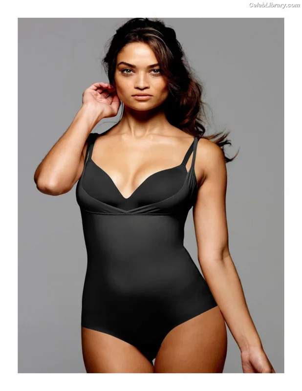 Shanina Shaik photo 16 of 220