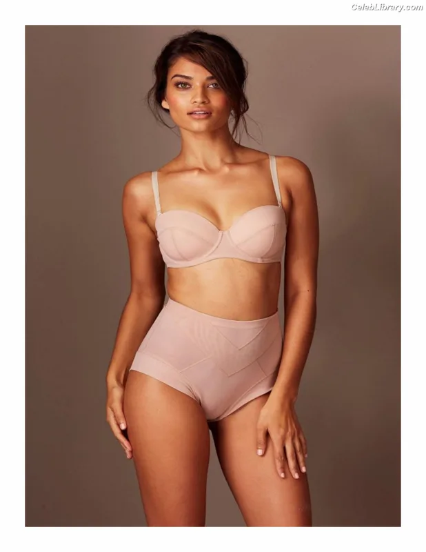 Shanina Shaik photo 22 of 220