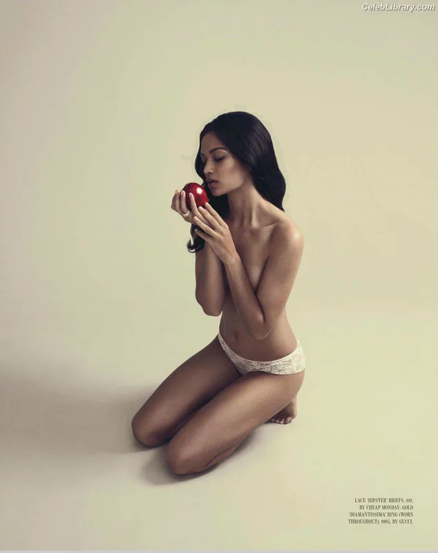 Shanina Shaik photo 11 of 220