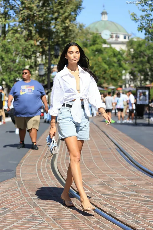 Shanina Shaik photo 22 of 220