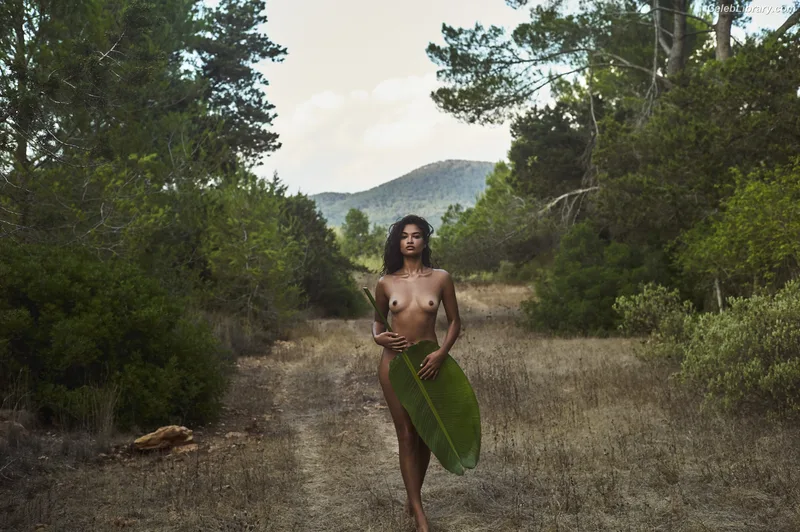 Shanina Shaik photo 7 of 220