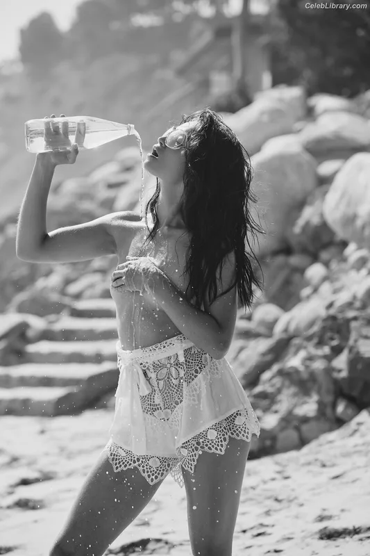 Shanina Shaik photo 2 of 220