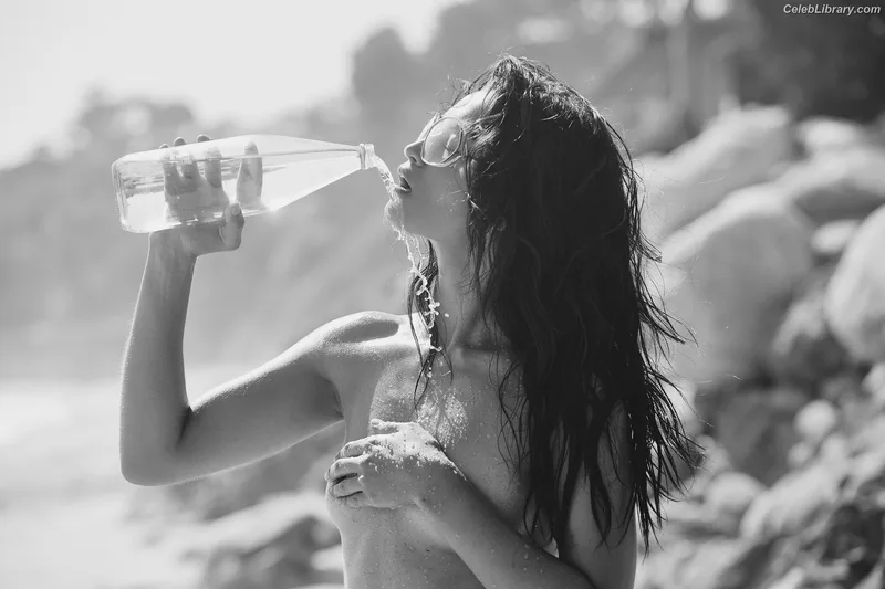 Shanina Shaik photo 4 of 220