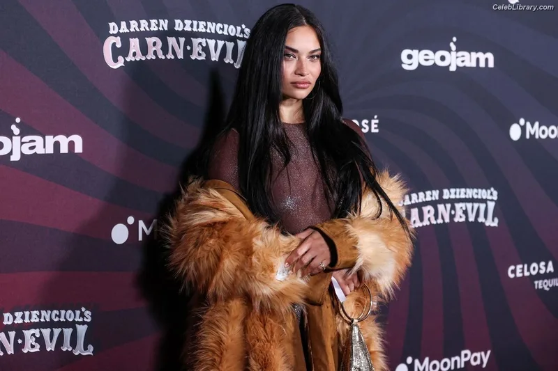 Shanina Shaik photo 5 of 220