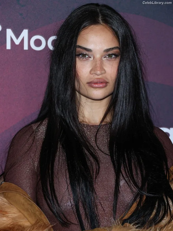Shanina Shaik photo 9 of 220