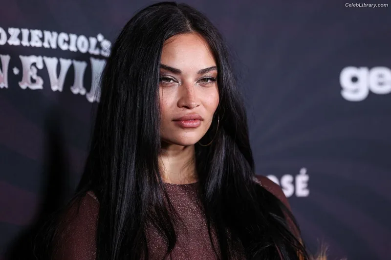 Shanina Shaik photo 10 of 220