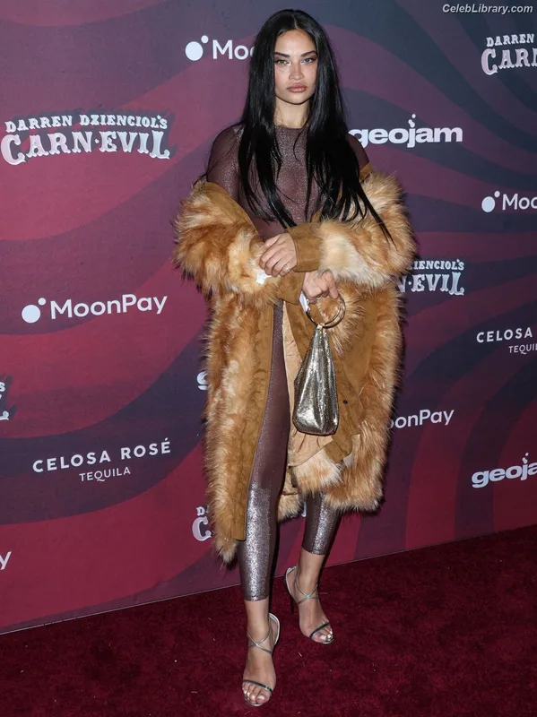 Shanina Shaik photo 11 of 220