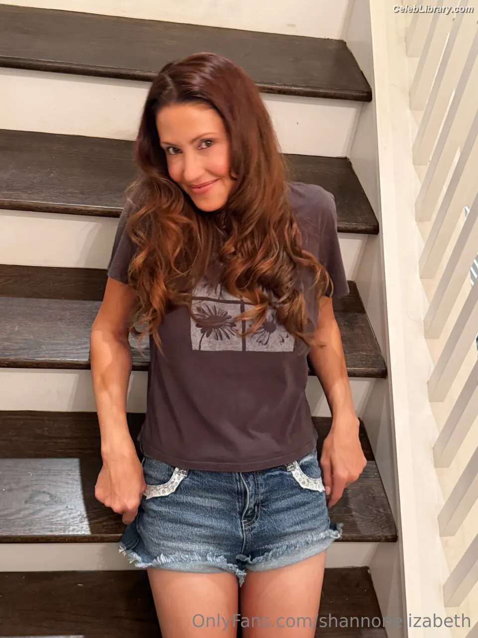 Shannon Elizabeth photo 11 of 161