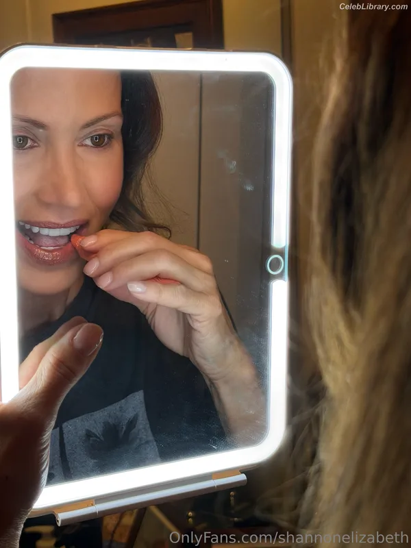 Shannon Elizabeth photo 15 of 149