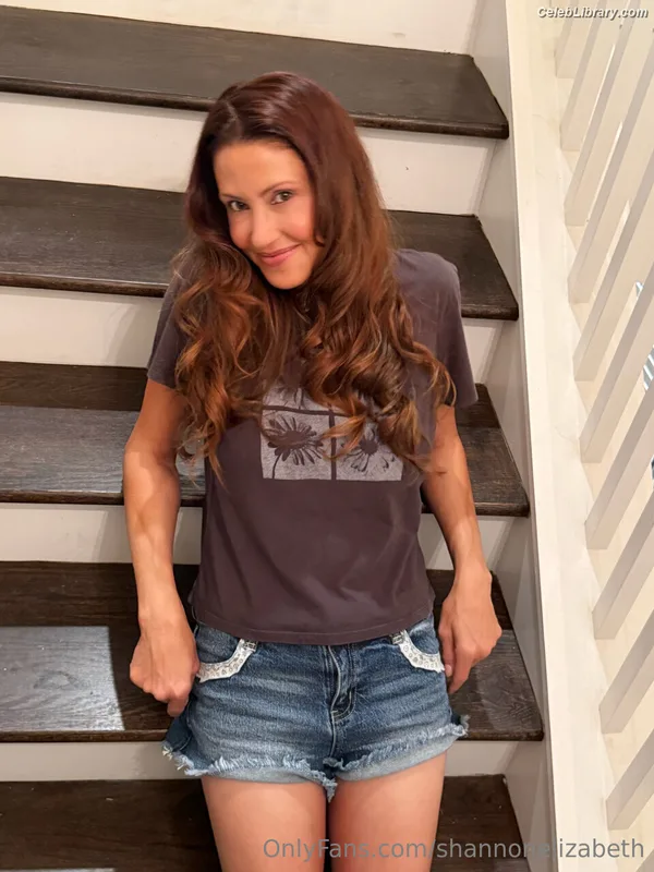 Shannon Elizabeth photo 10 of 149
