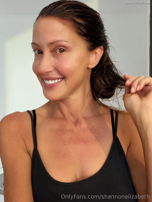Shannon Elizabeth photo 13 of 149