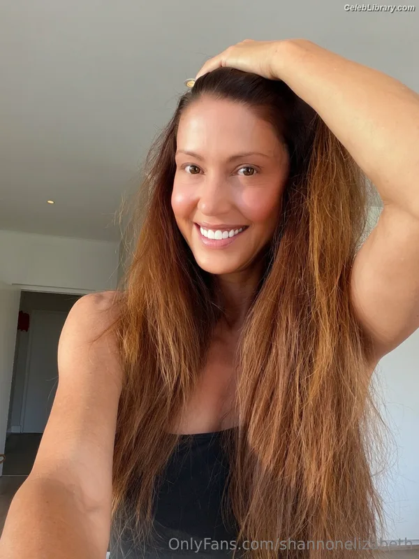 Shannon Elizabeth photo 16 of 149
