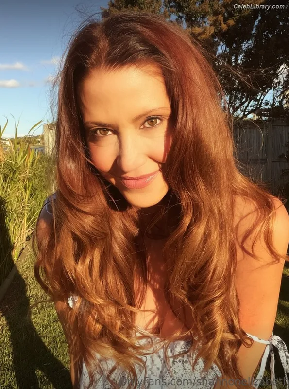 Shannon Elizabeth photo 17 of 149
