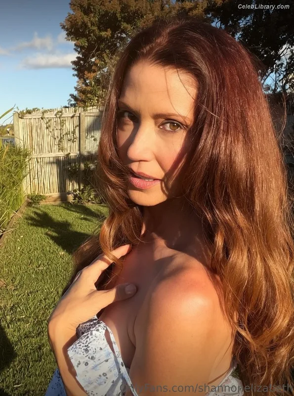 Shannon Elizabeth photo 18 of 149
