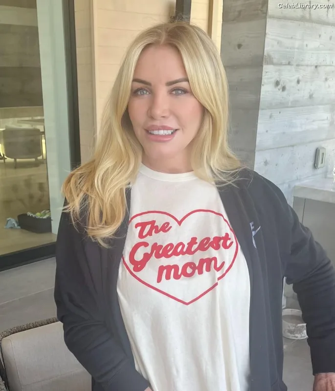 Shannon Tweed photo 9 of 34
