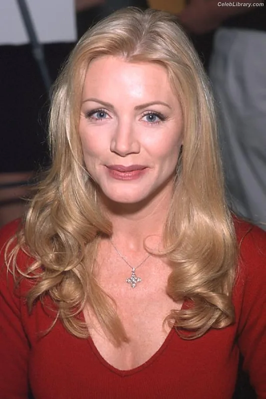 Shannon Tweed photo 18 of 34